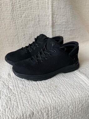 Men's All-Black Lightweight Mesh Sneakers